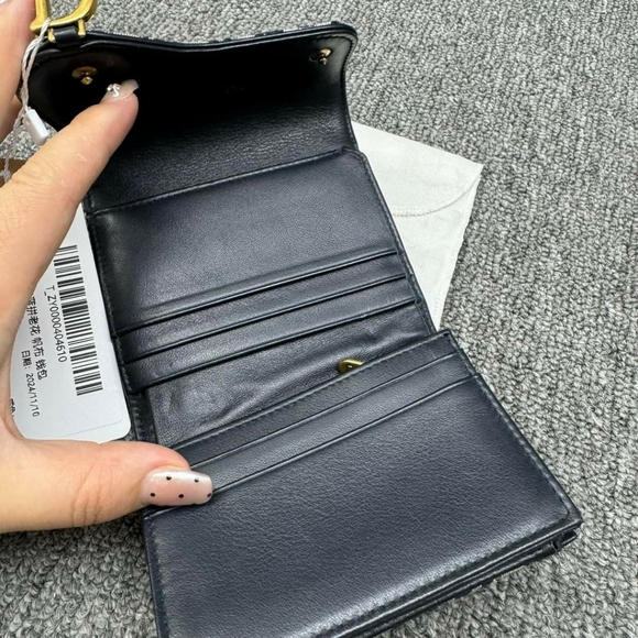 100% Authentic Dior Saddle Leather Wallet 350-111424 - Picture 9 of 10